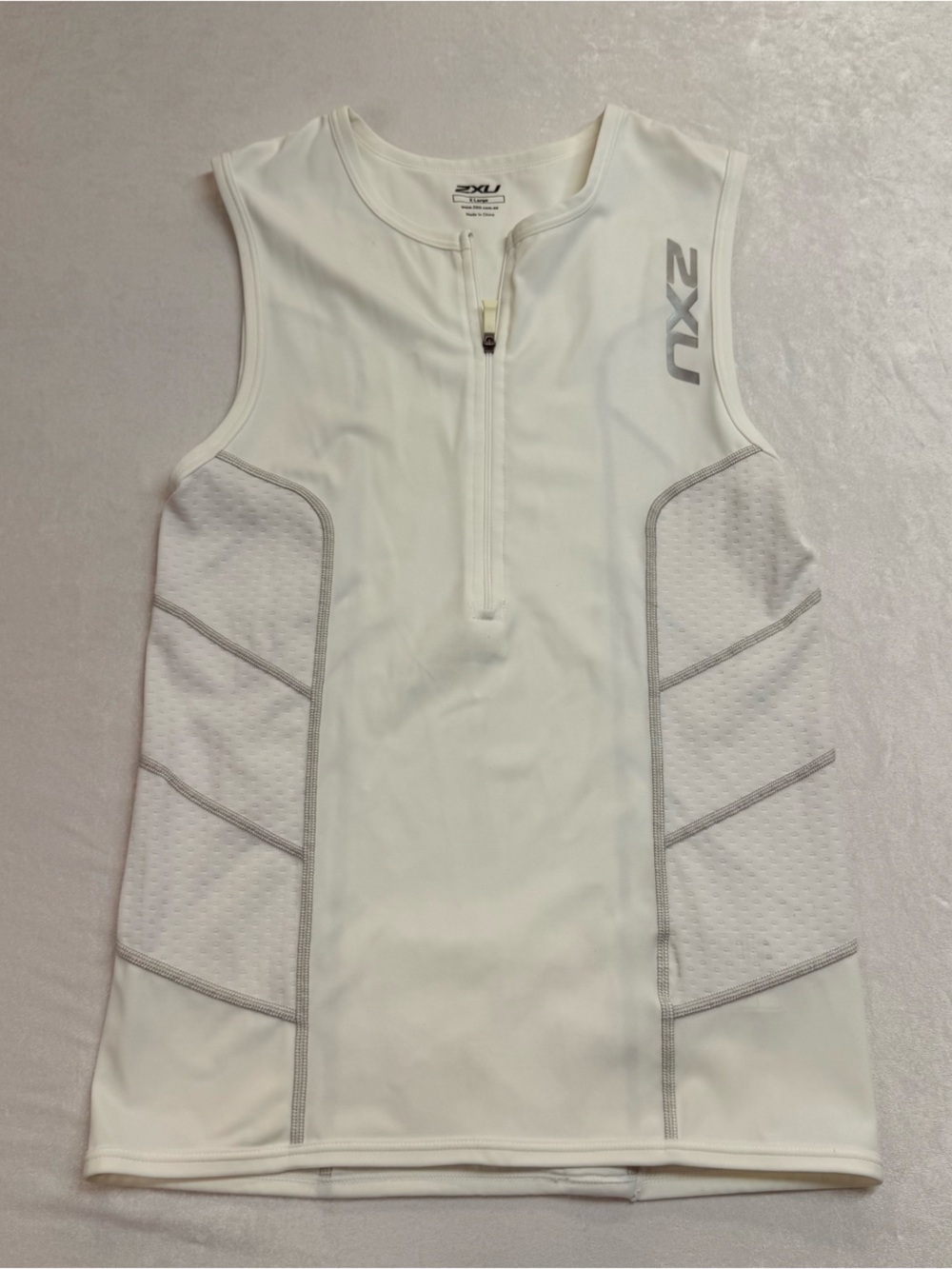 2XU White Men’s triathlon singlet with Front Zip
